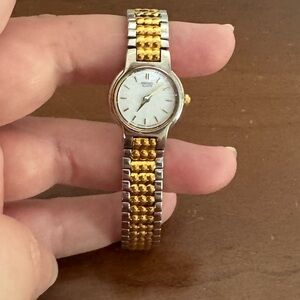 Women’s SEIKO stretch band stainless steel Watch